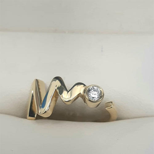 18kt Heart Beat Ring with a Diamond