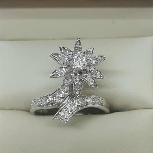 18kt White Gold Shooting Star Ladies Cocktail Ring